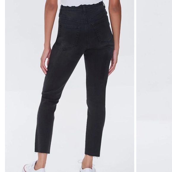 Forever 21 Black High Waisted Straight Leg Distressed Cropped Jeans Size 27 - Picture 3 of 13